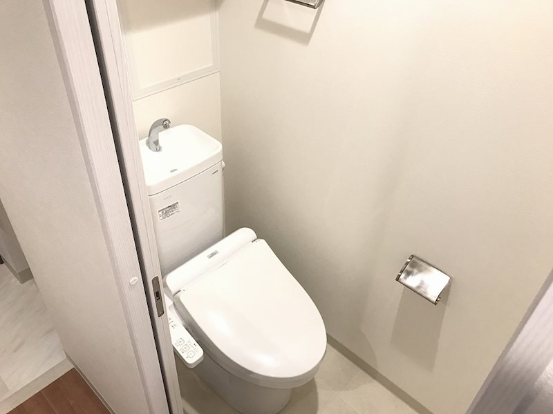 地下鉄烏丸線 北大路駅 徒歩23分 4階建 築8年のトイレ写真