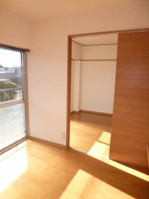大東山ビルの居間写真