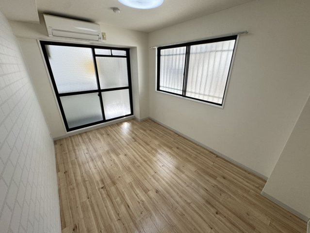 ルミエール小松の居間写真