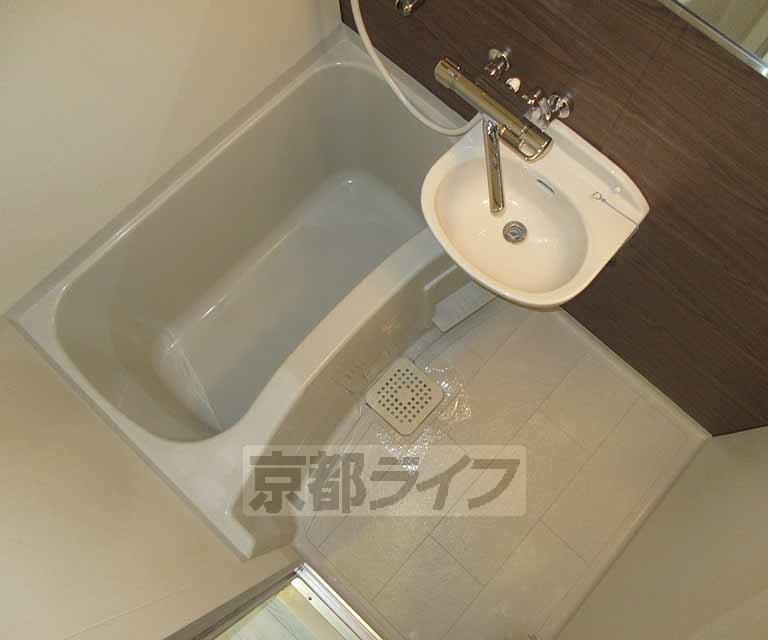 バス・シャワールーム　広くて快適なバスルーム・