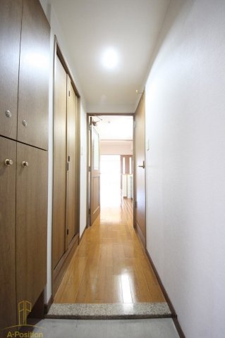地下鉄谷町線 谷町四丁目駅 徒歩6分 10階建 築26年の玄関写真