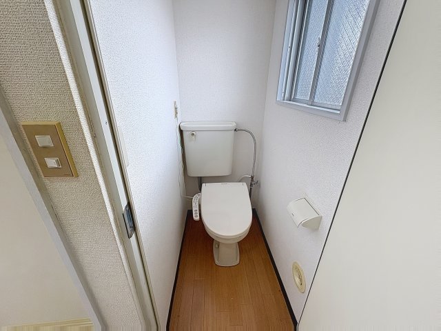 トイレ　掲載写真はモデルルームを掲載しております。実際のお部屋と仕様