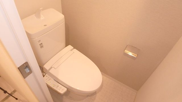 地下鉄谷町線 南森町駅 徒歩7分 15階建 築9年のトイレ写真