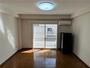 居室・リビング　日当たりが良いお部屋ですね。