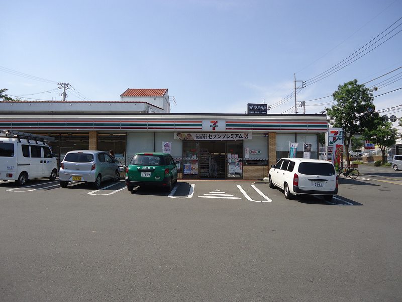 コンビニ　セブンイレブン（コンビニ）まで761m