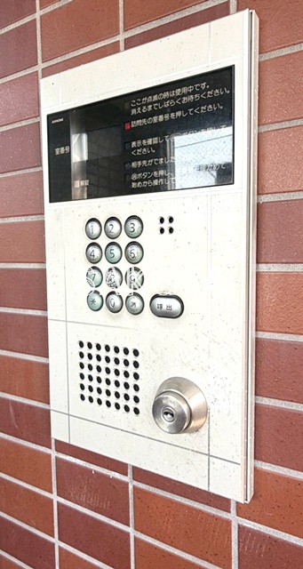 セキュリティ　女性の方でも安心のモニター付きオートロック♪