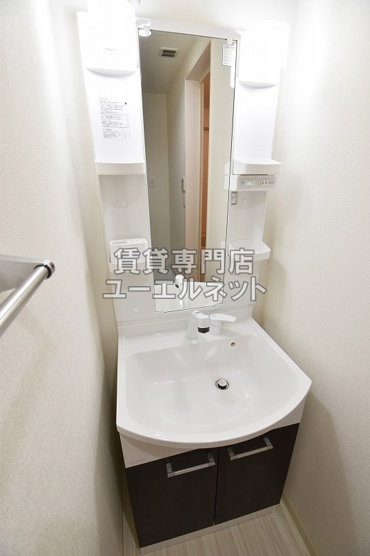 洗面設備　シャワー付洗面台