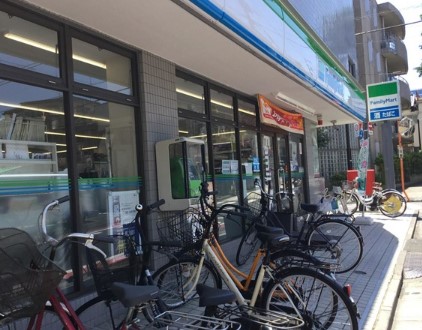コンビニ　ファミリーマート中野新井二丁目店（コンビニ）まで241m