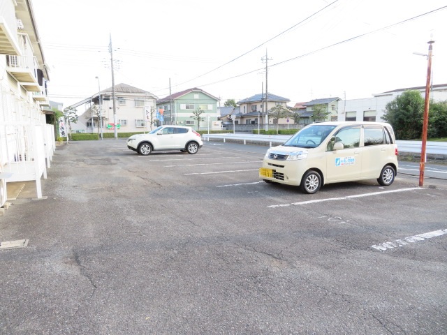 【太田市龍舞町のアパートの駐車場】