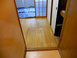 玄関　南向きで明るい室内