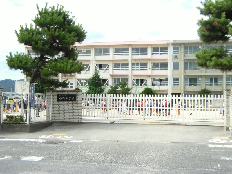 【メゾン北梅本の小学校】