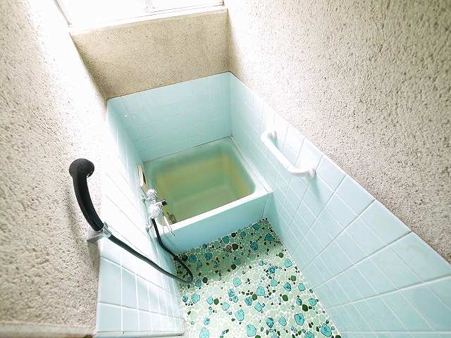 バス・シャワールーム　落ち着いた空間のお風呂です