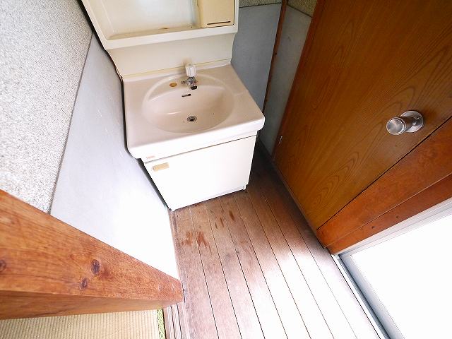 洗面設備　独立洗面台で身支度をすべて済ませてしまいましょう