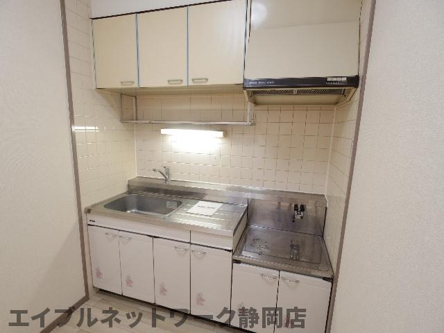 【静岡市駿河区丸子のマンションのキッチン】