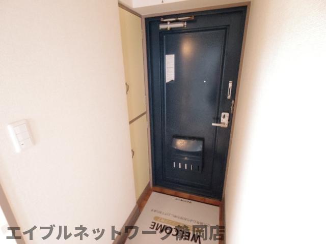 【静岡市駿河区丸子のマンションの玄関】