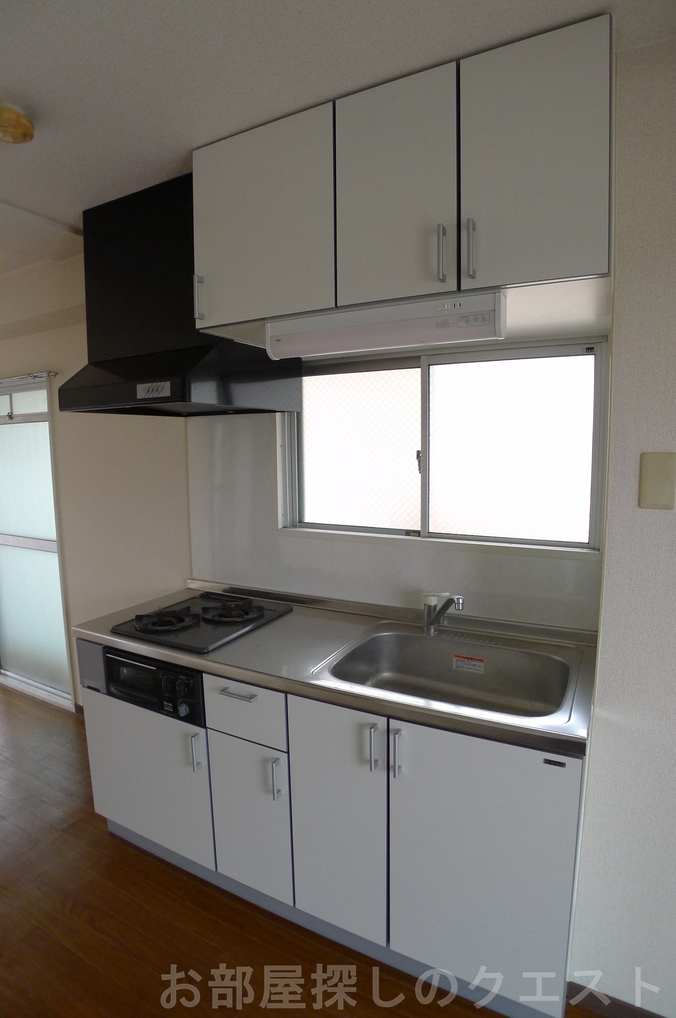 キッチン　窓付、システムキッチンで料理も快適に作れます！