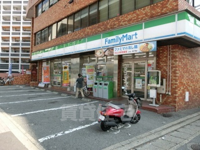コンビニ　ファミリーマート 博多堅粕3丁目（コンビニ）まで130m
