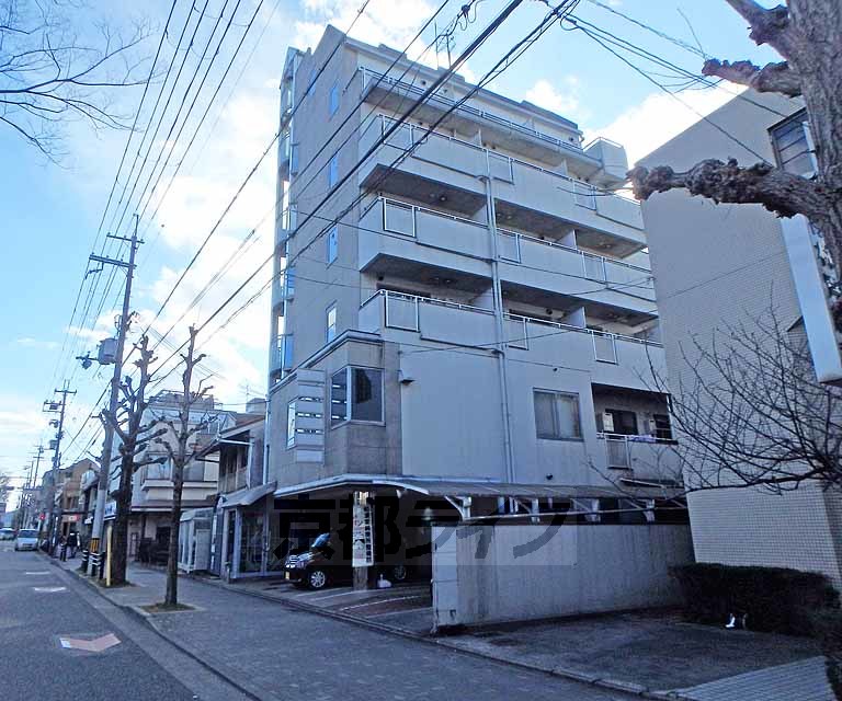 京都市左京区北白川大堂町のマンションの建物外観