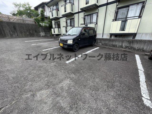 【メゾンエスポワールの駐車場】