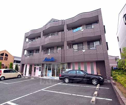 木津川市州見台のマンションの建物外観