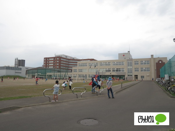 【旭川市曙三条のアパートの小学校】