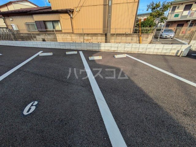 【クレシア幕張の駐車場】