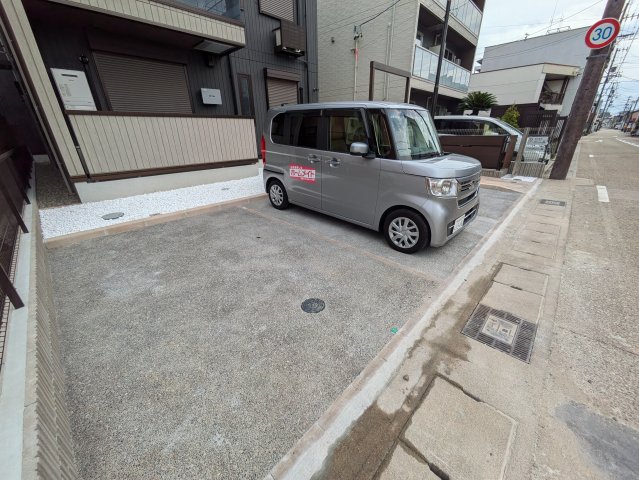 【Rue加納本町の駐車場】