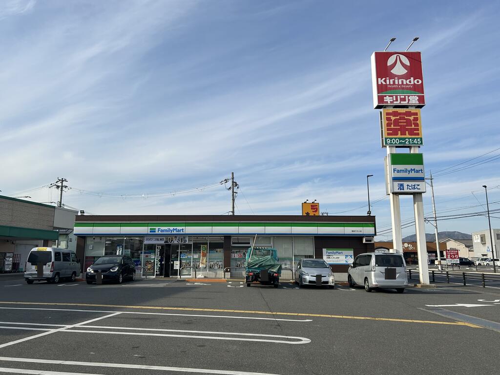コンビニ　ファミリーマート亀岡千代川店（コンビニ）まで354m