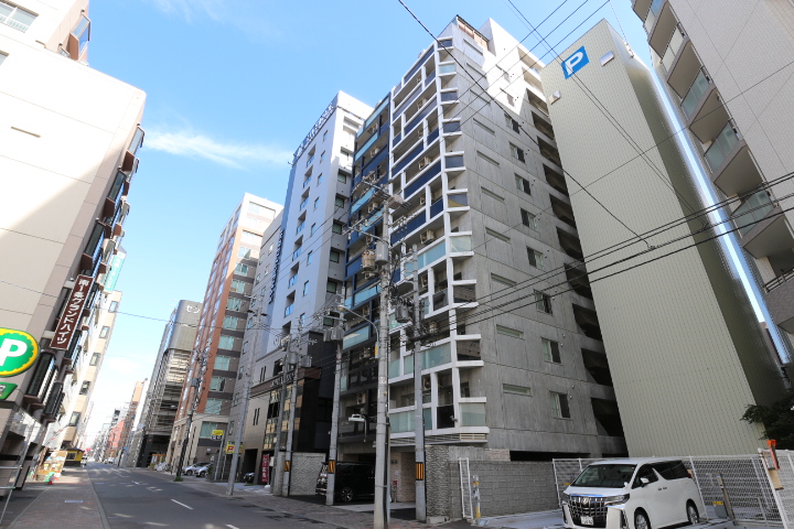 札幌市中央区南二条西のマンションの建物外観