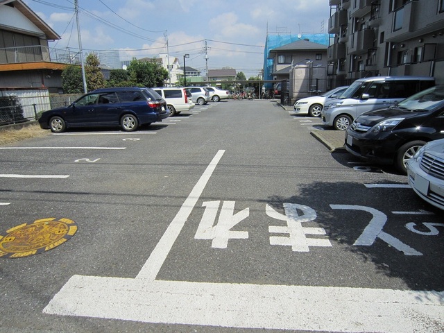 【サンモール大宮の駐車場】