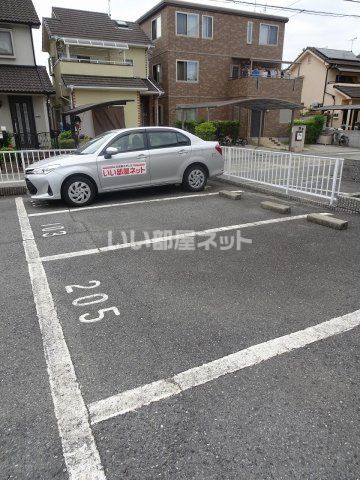 【高砂市春日野町のアパートの駐車場】