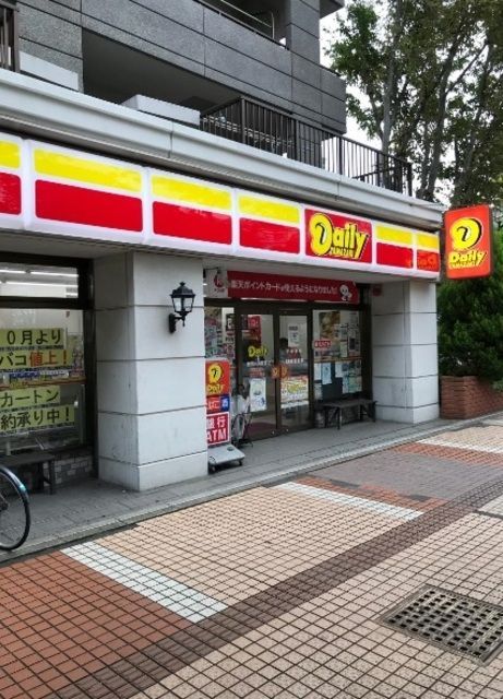 コンビニ　デイリーヤマザキ検見川浜駅前店（コンビニ）まで972m