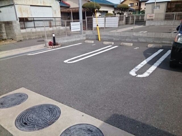 【和歌山市今福のアパートの駐車場】