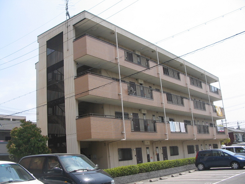 天理市前栽町のマンションの建物外観