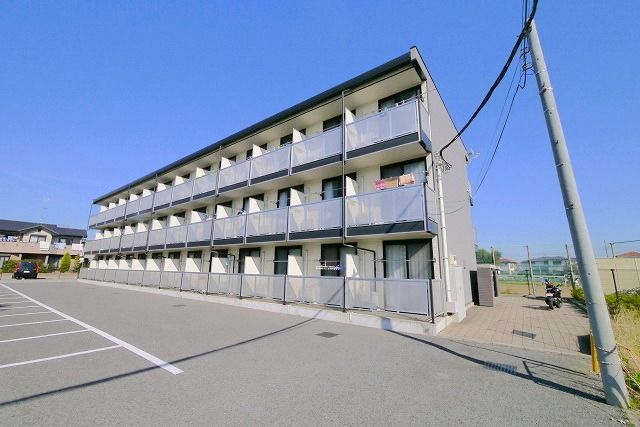 入間郡毛呂山町岩井西のアパートの建物外観