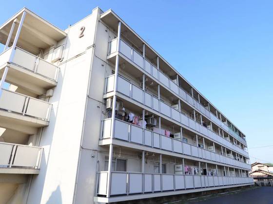 【岡山市東区西大寺松崎のマンションの建物外観】