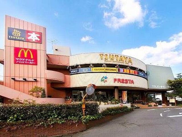 【岡山市北区津島西坂のマンションのショッピングセンター】