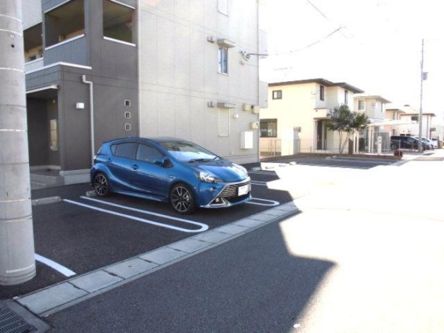 【宇都宮市ゆいの杜のアパートの駐車場】