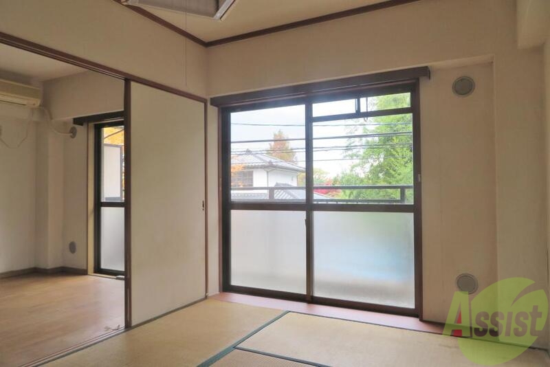 その他部屋・スペース　南側の６帖和室、お布団の方はこちらを寝室に