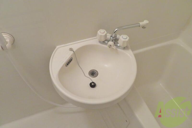 洗面設備　洗面台はバスルーム内に、身だしなみはこちらで