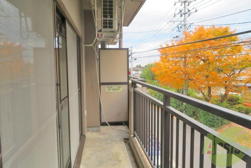 バルコニー　陽当りのいいバルコニーでお洗濯干しもはかどりそうですね