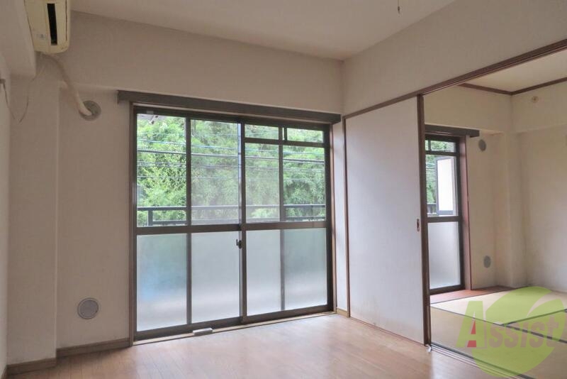 居室・リビング　南向きで陽当り良好のリビングです、明るくていいですねー