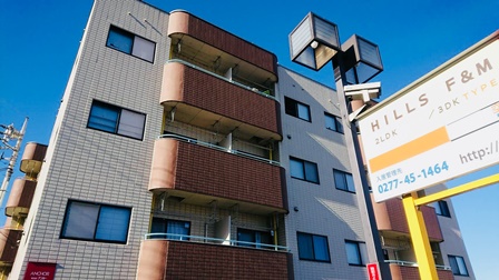 ヒルズF&Mの建物外観