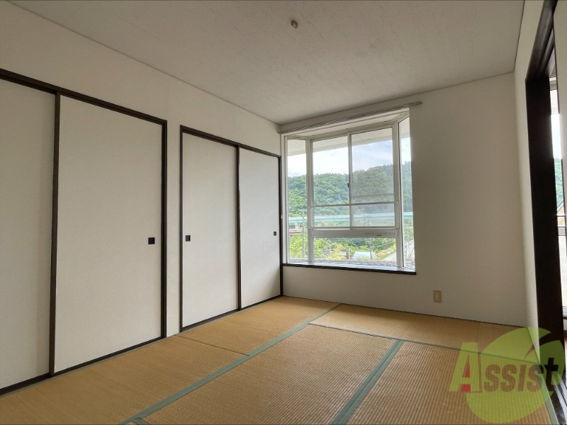 その他部屋・スペース　こちらは和室６帖で要あいつとキッチンに繋がっております。