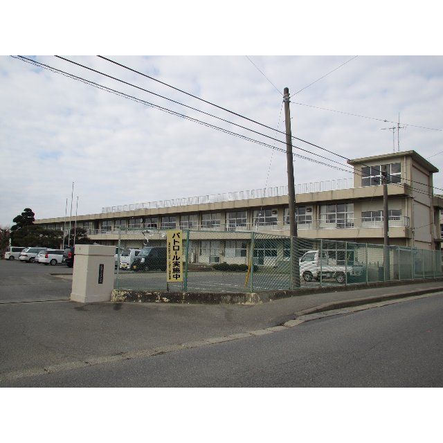 小学校　土浦市立荒川沖小学校（小学校）まで700m