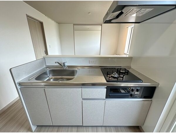 キッチン　人気の対面システムキッチンタイプです！