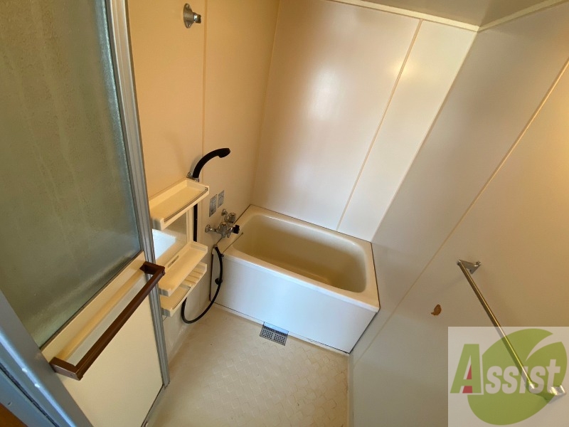 バス・シャワールーム　ユニットバスです。疲れを癒すのに欠かせませんね！