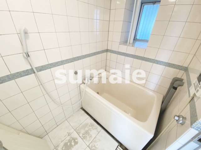 バス・シャワールーム　窓付きのバスルーム☆