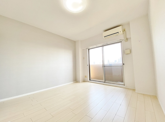 居室・リビング　８．４帖のゆとりあるお部屋