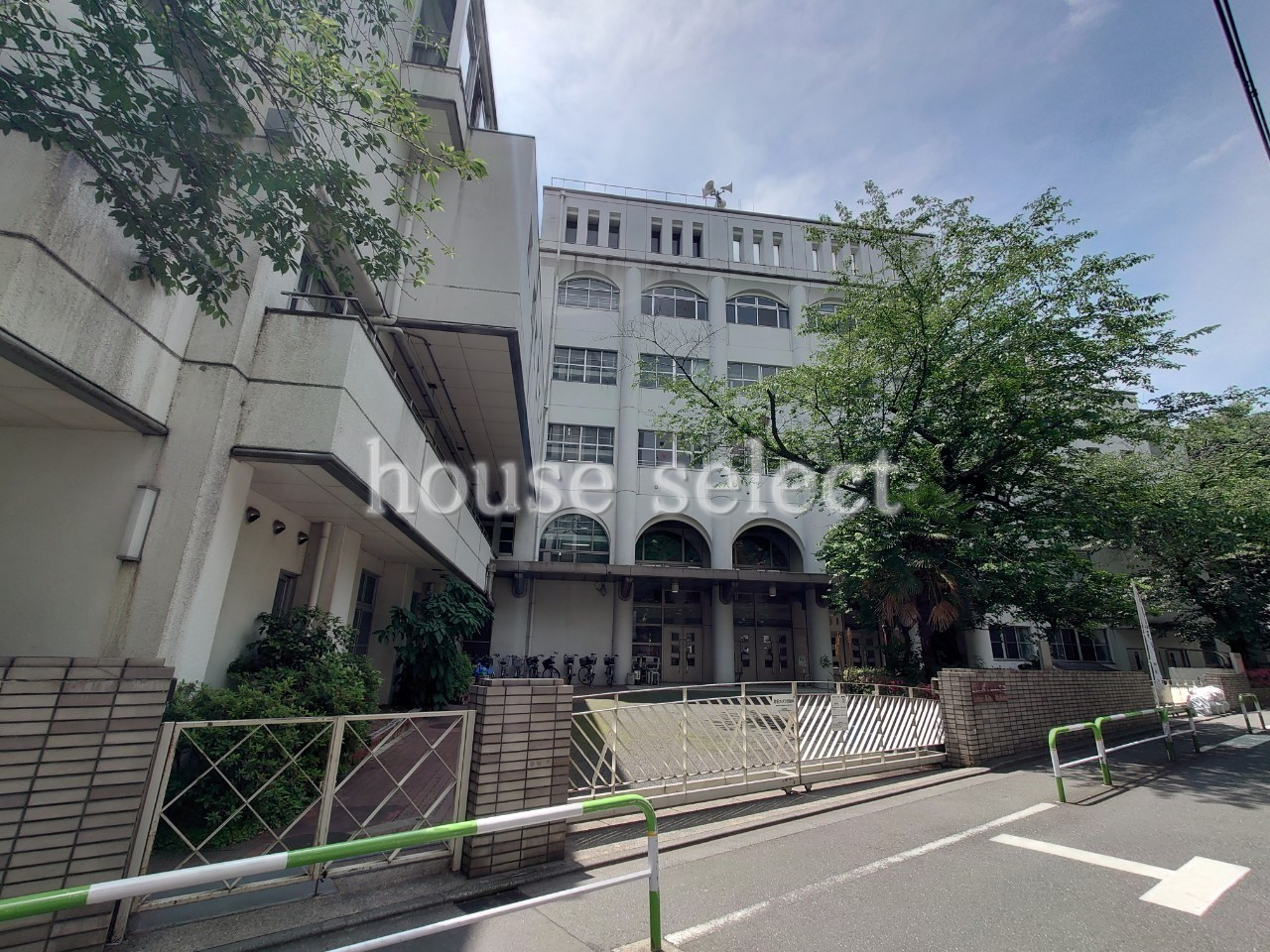 小学校　文京区立湯島小学校（小学校）まで416m